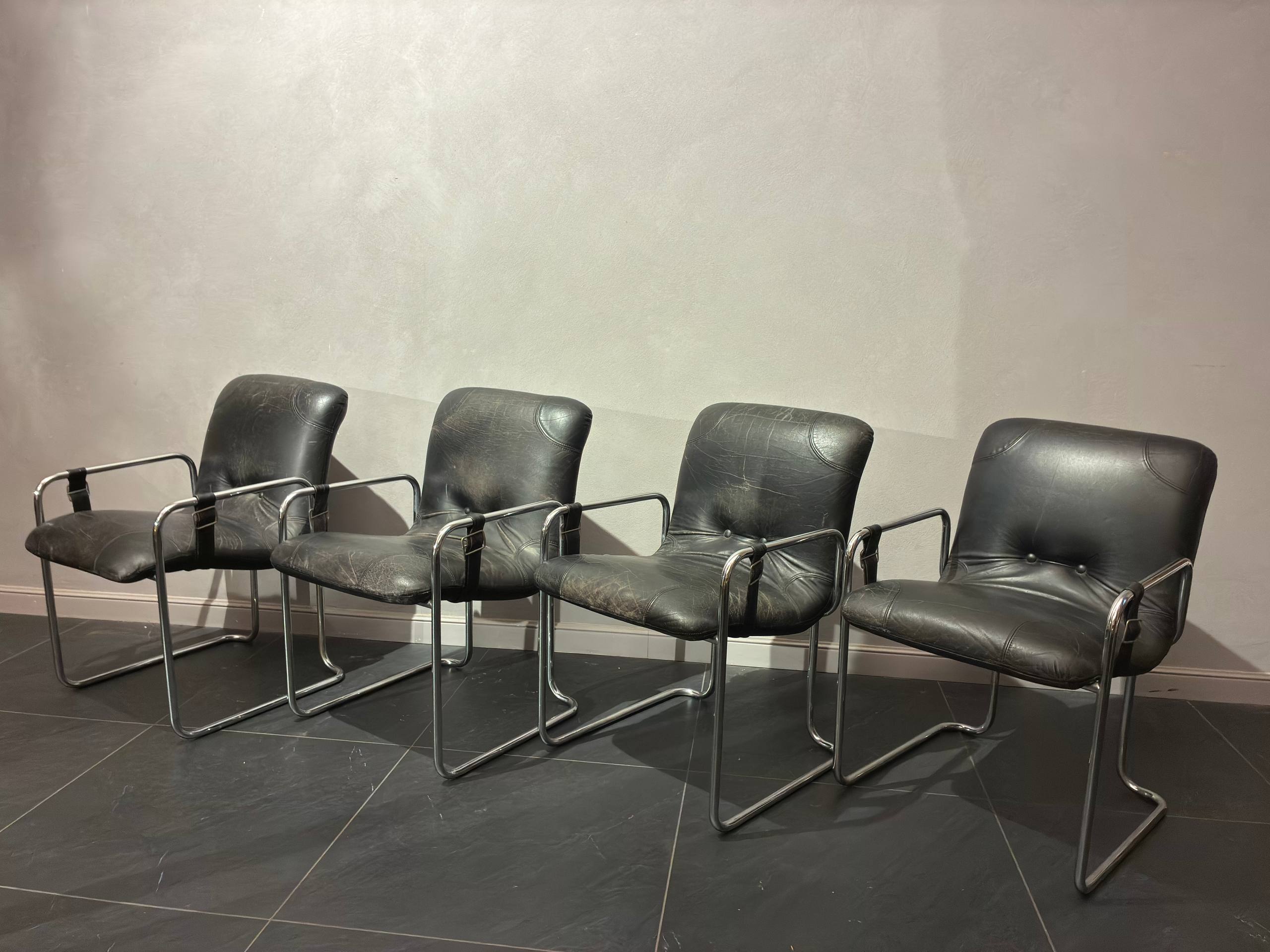Set di quattro sedie