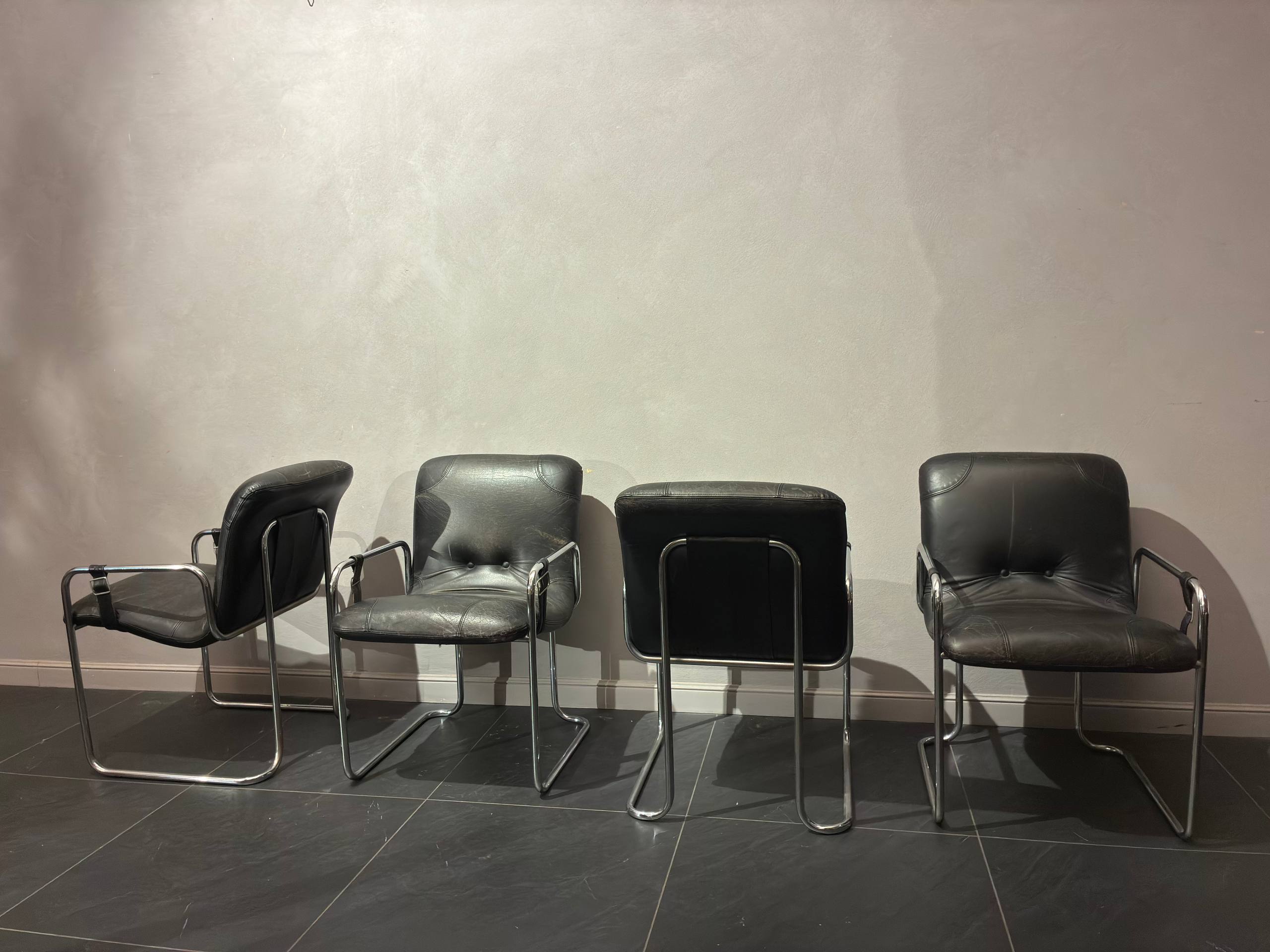 Set di quattro sedie